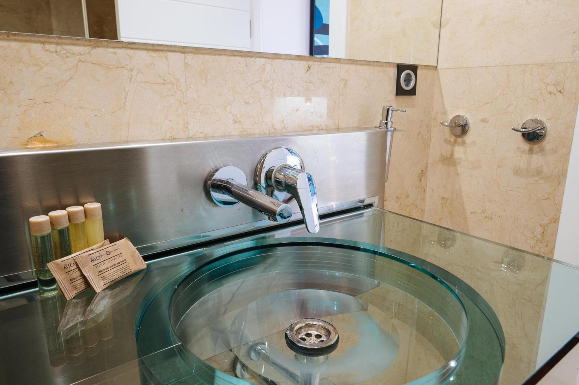 סביליה San Bernardo Home Free Parking מראה חיצוני תמונה
