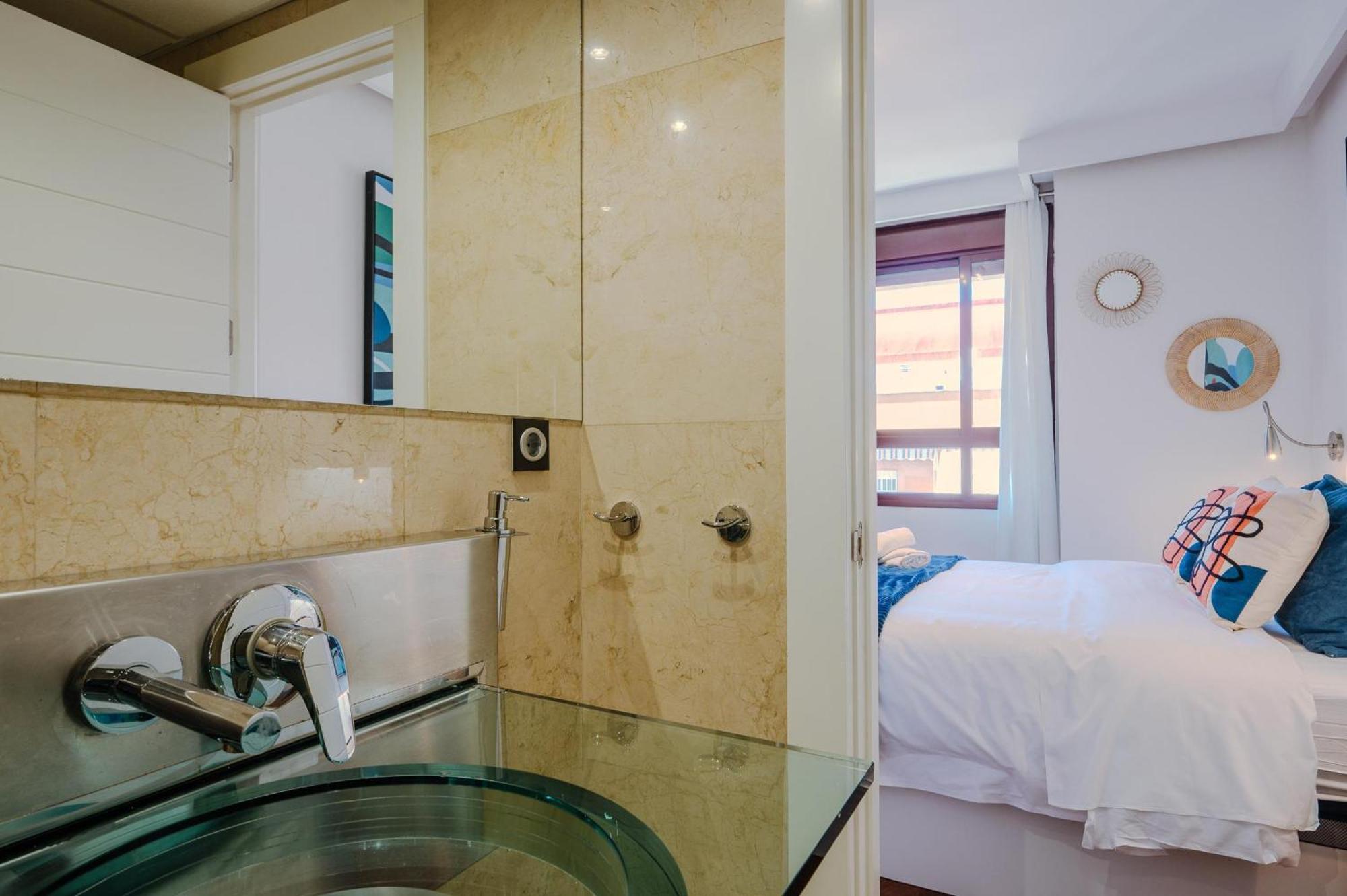 סביליה San Bernardo Home Free Parking מראה חיצוני תמונה